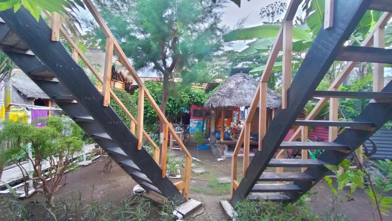 Fantastic B"N"B Hostel Gili Air Ngoại thất bức ảnh