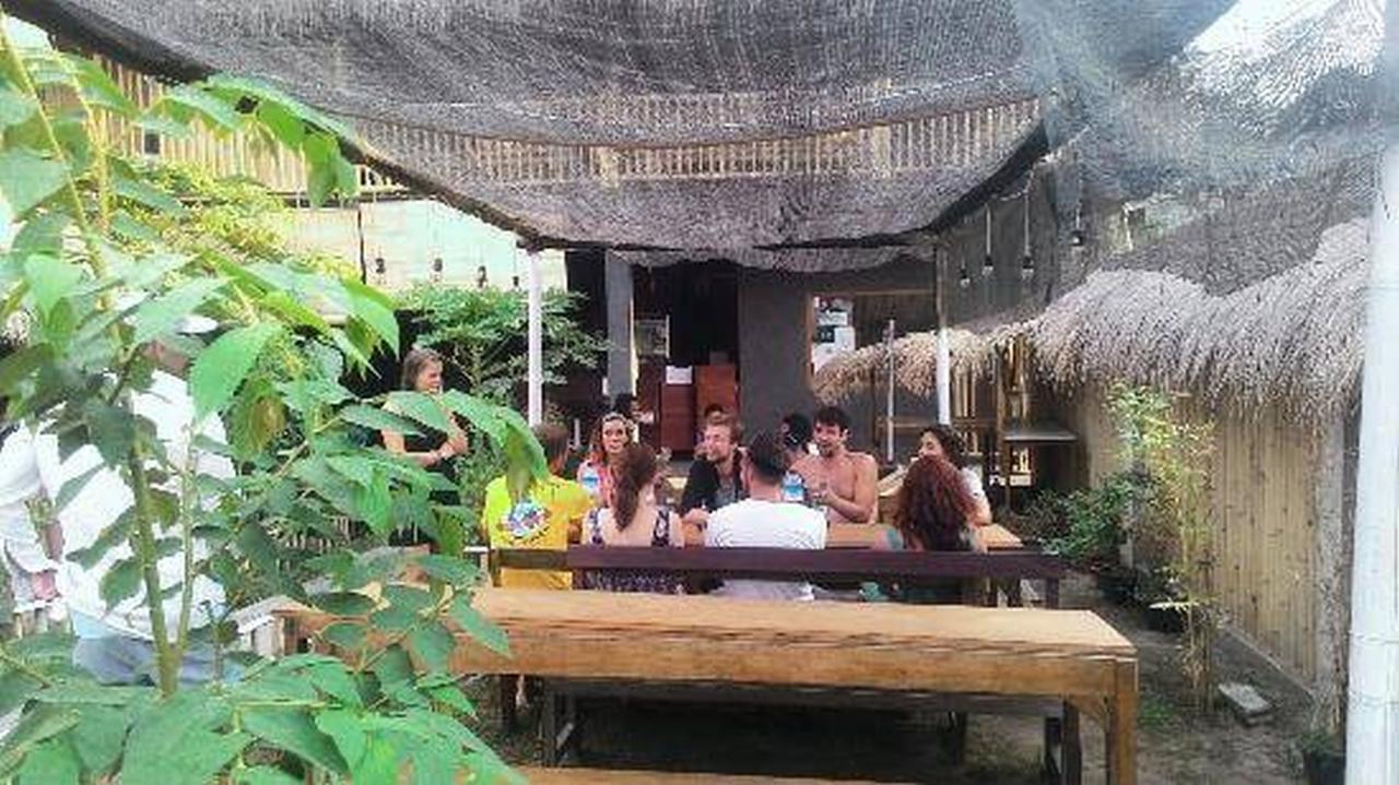 Fantastic B"N"B Hostel Gili Air Ngoại thất bức ảnh